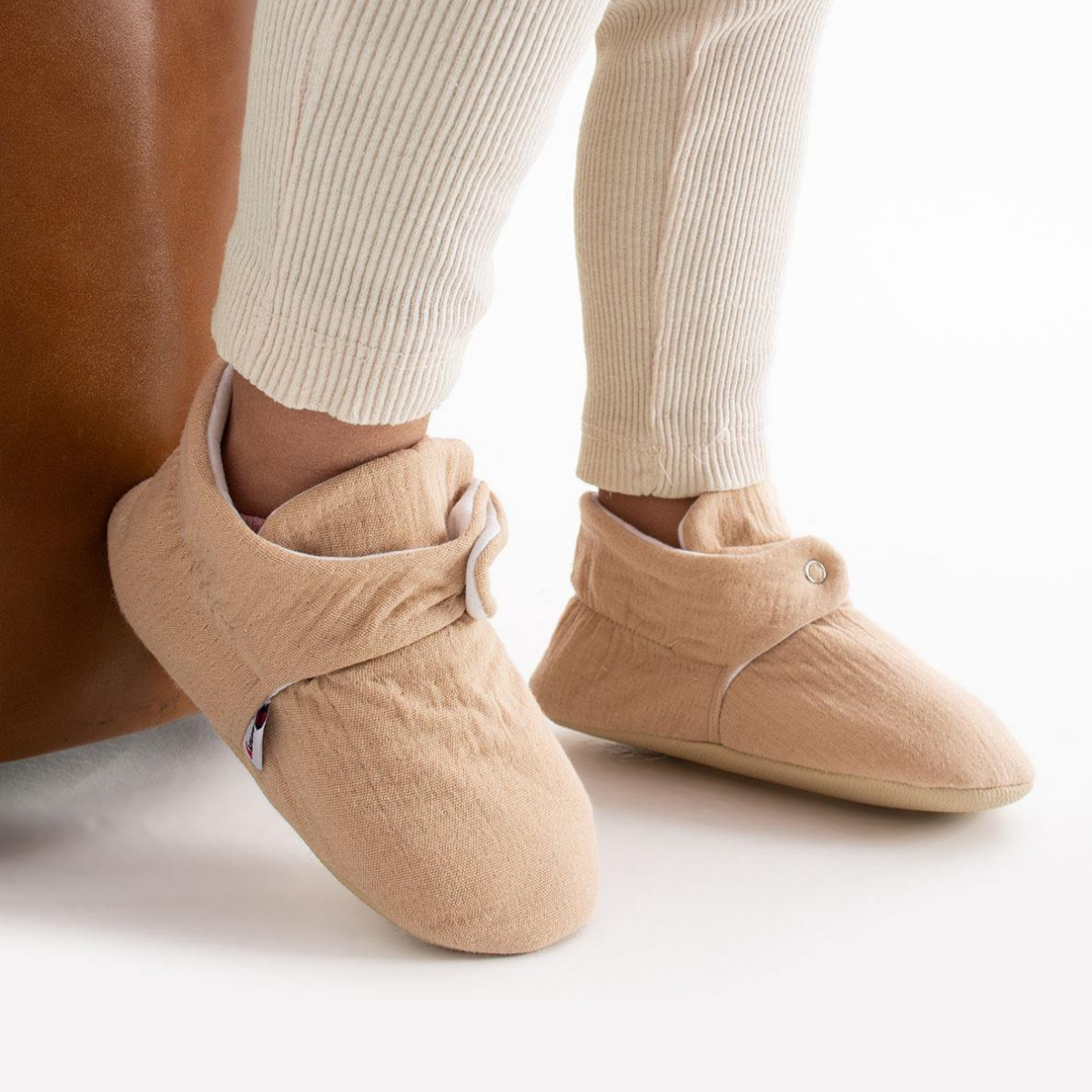 Chaussons souples bébé – Bouton-pression & maintien doux