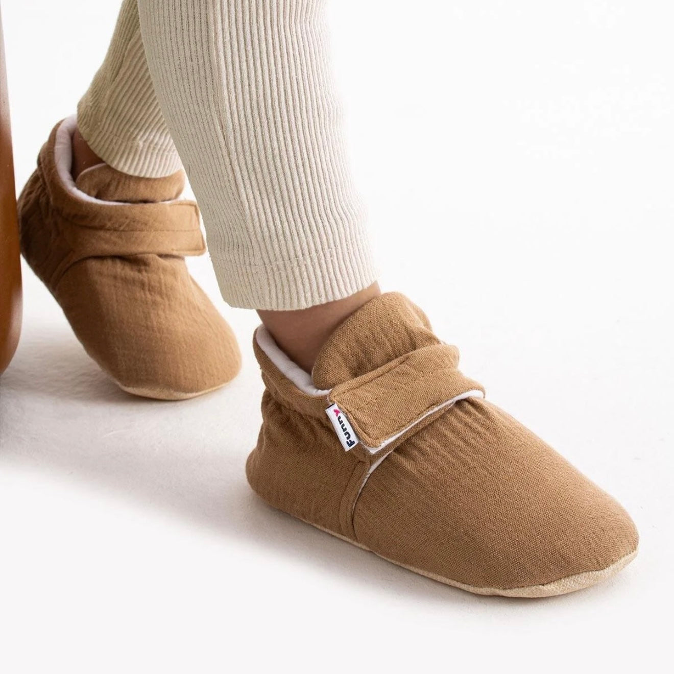 Chaussons souples bébé – Bouton-pression ou velcro & maintien doux