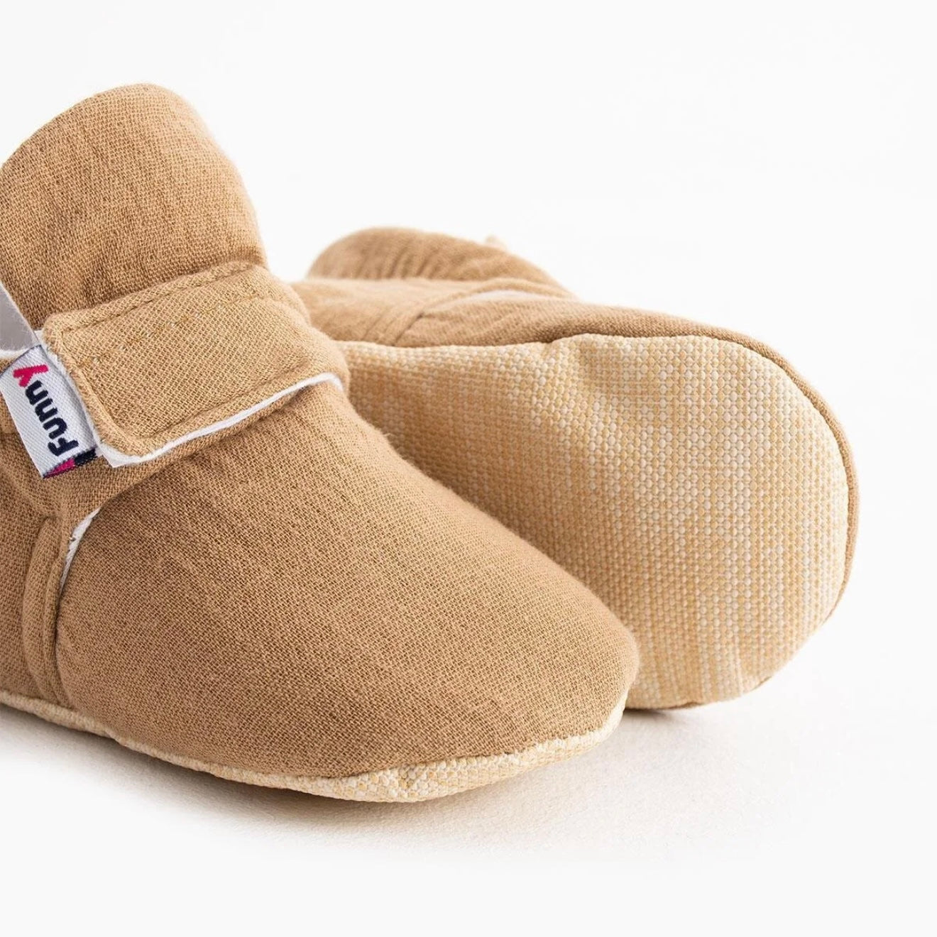 Chaussons souples bébé – Bouton-pression ou velcro & maintien doux