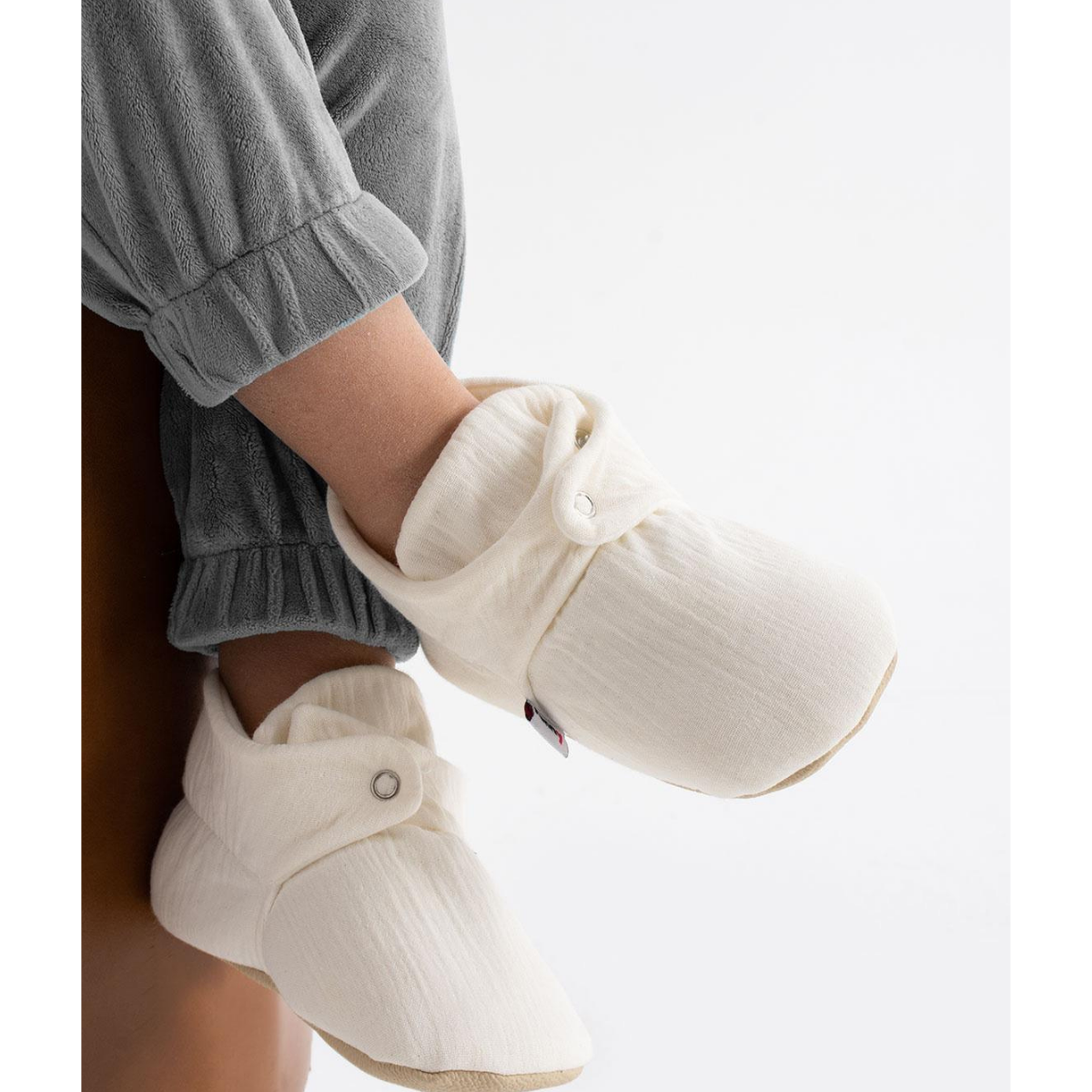 Chaussons souples bébé – Bouton-pression & maintien doux