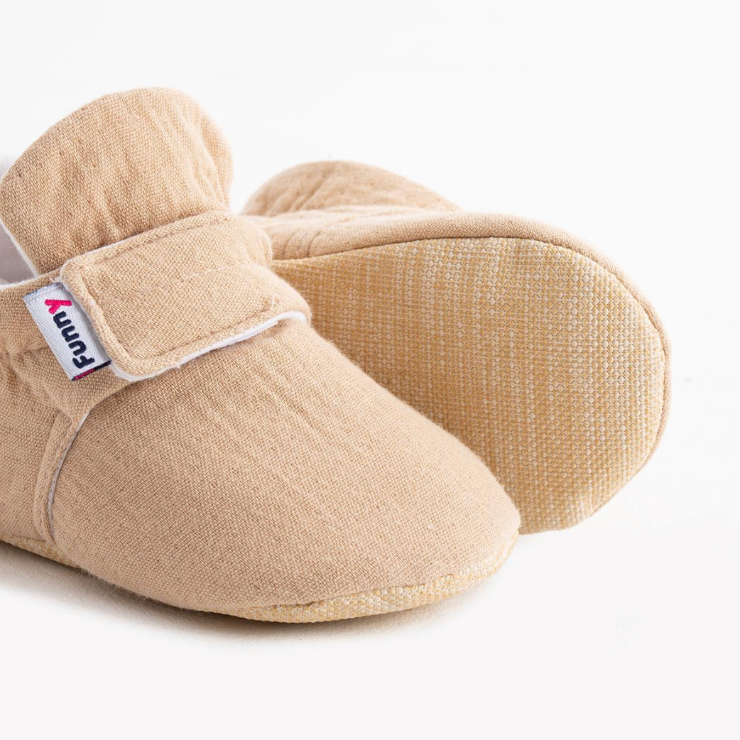 Chaussons physiologiques enfant en coton – Bouton ou velcro – couleur coton brun velcro – vue 2