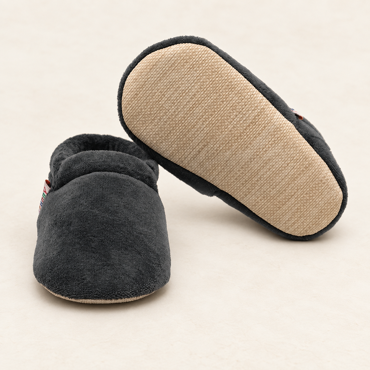 Chaussons physiologiques enfant – Velours – anthracite élastique – vue de la semelle