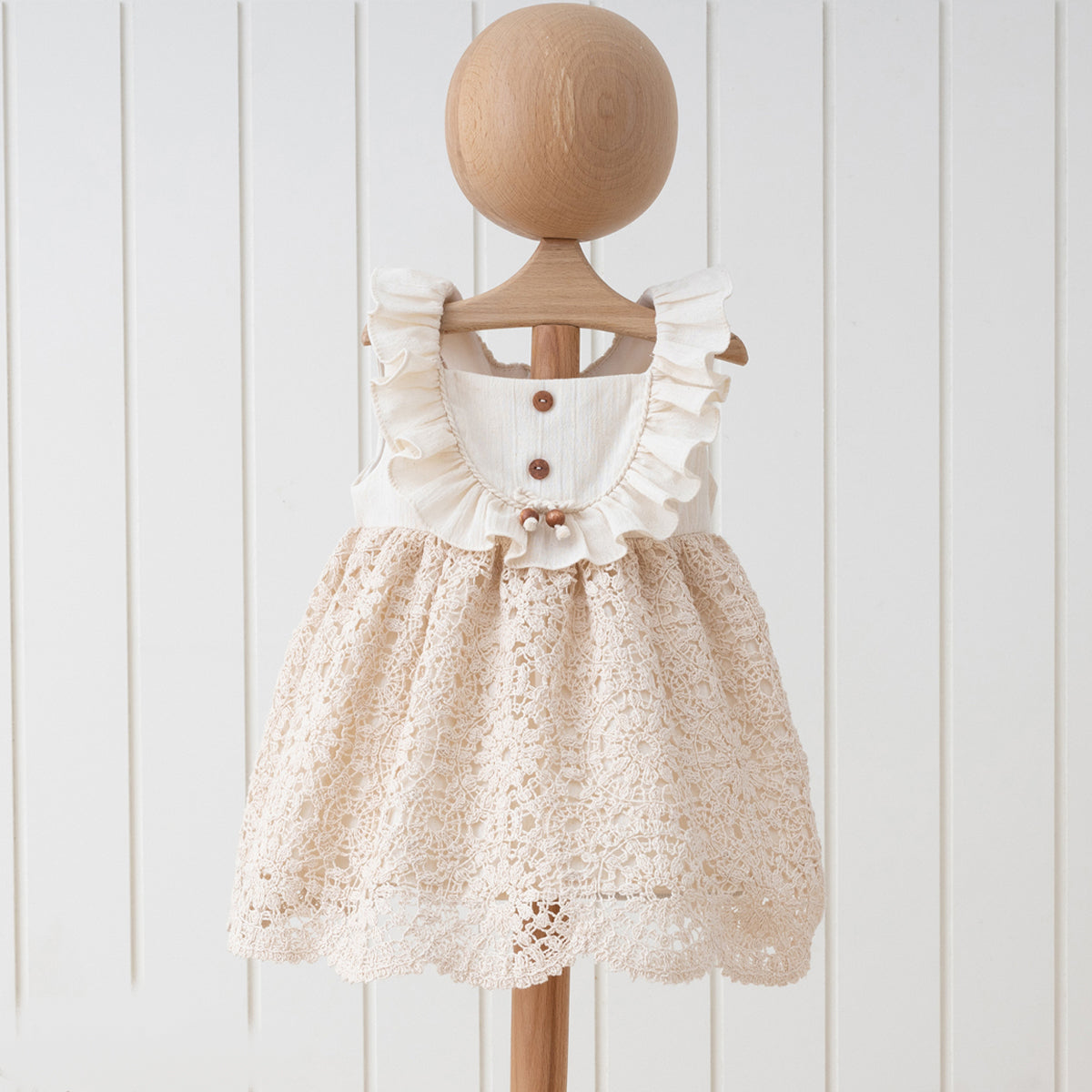 Robe bébé beige perlée en macramé – VIMA Kids