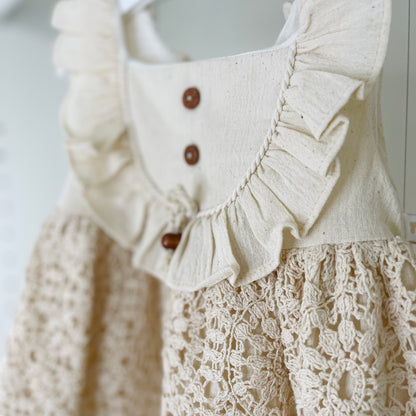 Robe bébé beige perlée en macramé