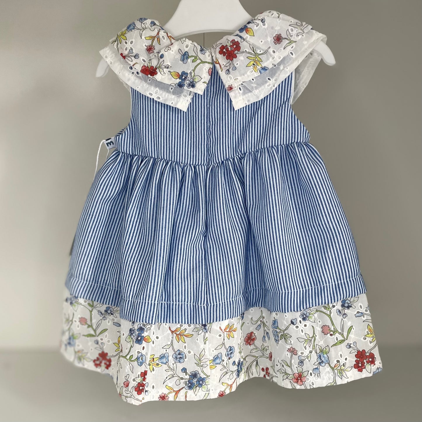 Robe bébé bleu rayée, dentelle et fleurs