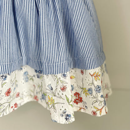 Robe bébé bleu rayée, dentelle et fleurs