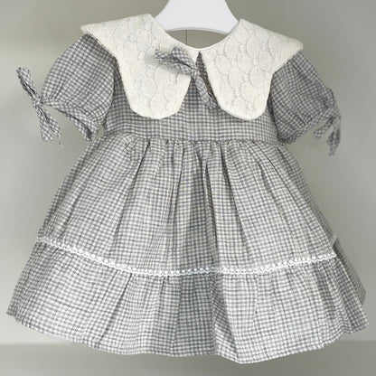 Robe bébé bleue à carreaux col dentelle