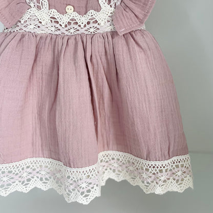 Robe bébé rose poudrée en mousseline et dentelle