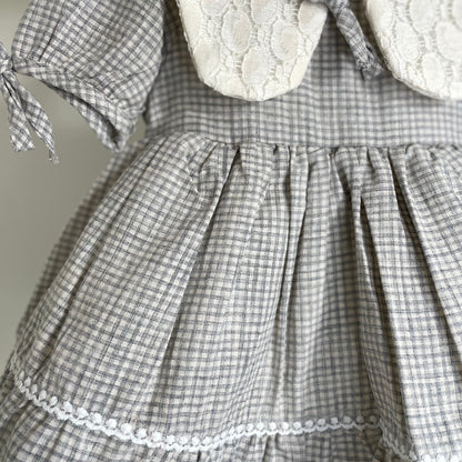 Robe bébé bleue à carreaux col dentelle