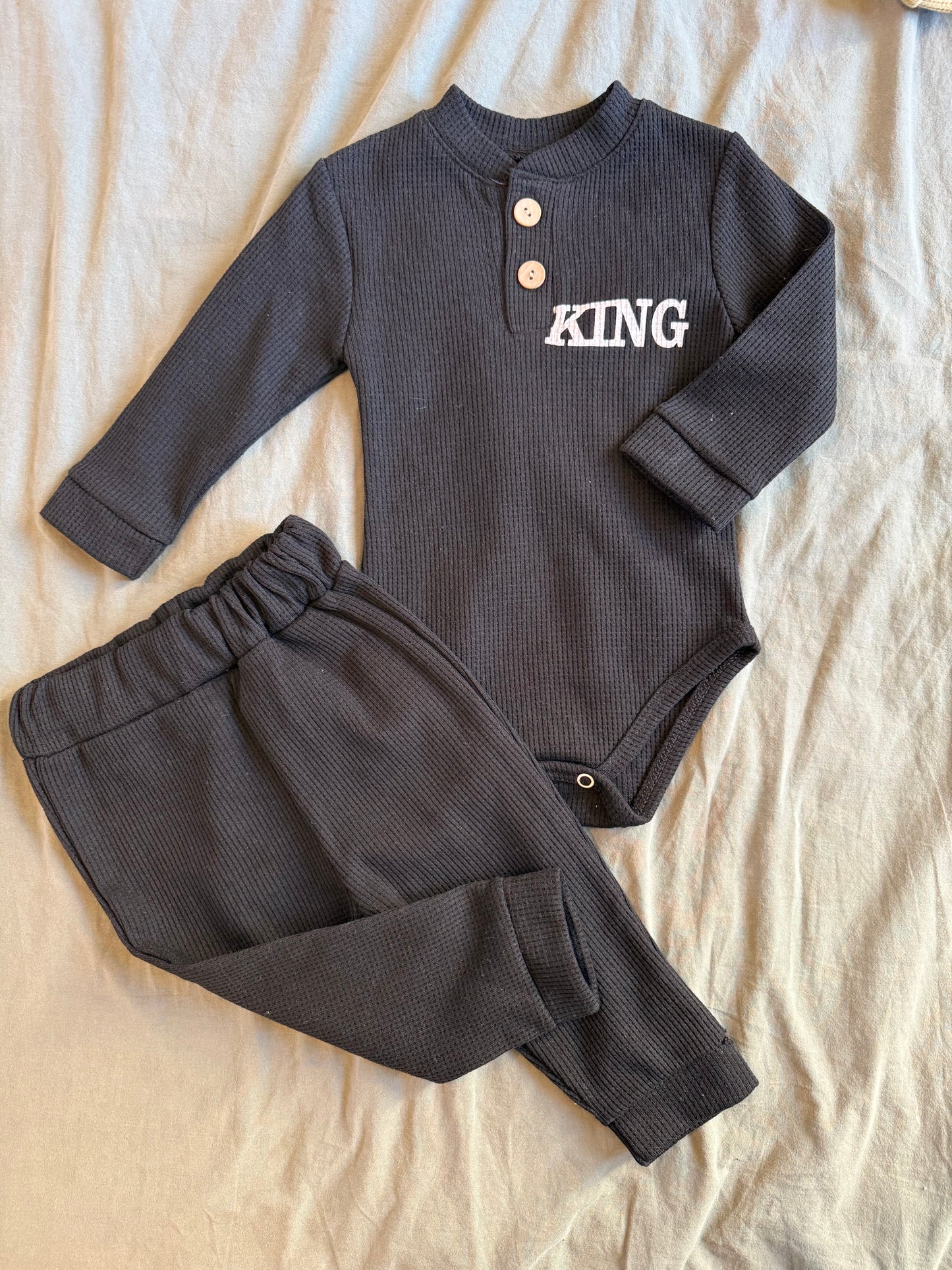 Ensemble bébé garçon 2 pièces – Body manches longues "KING" + pantalon
