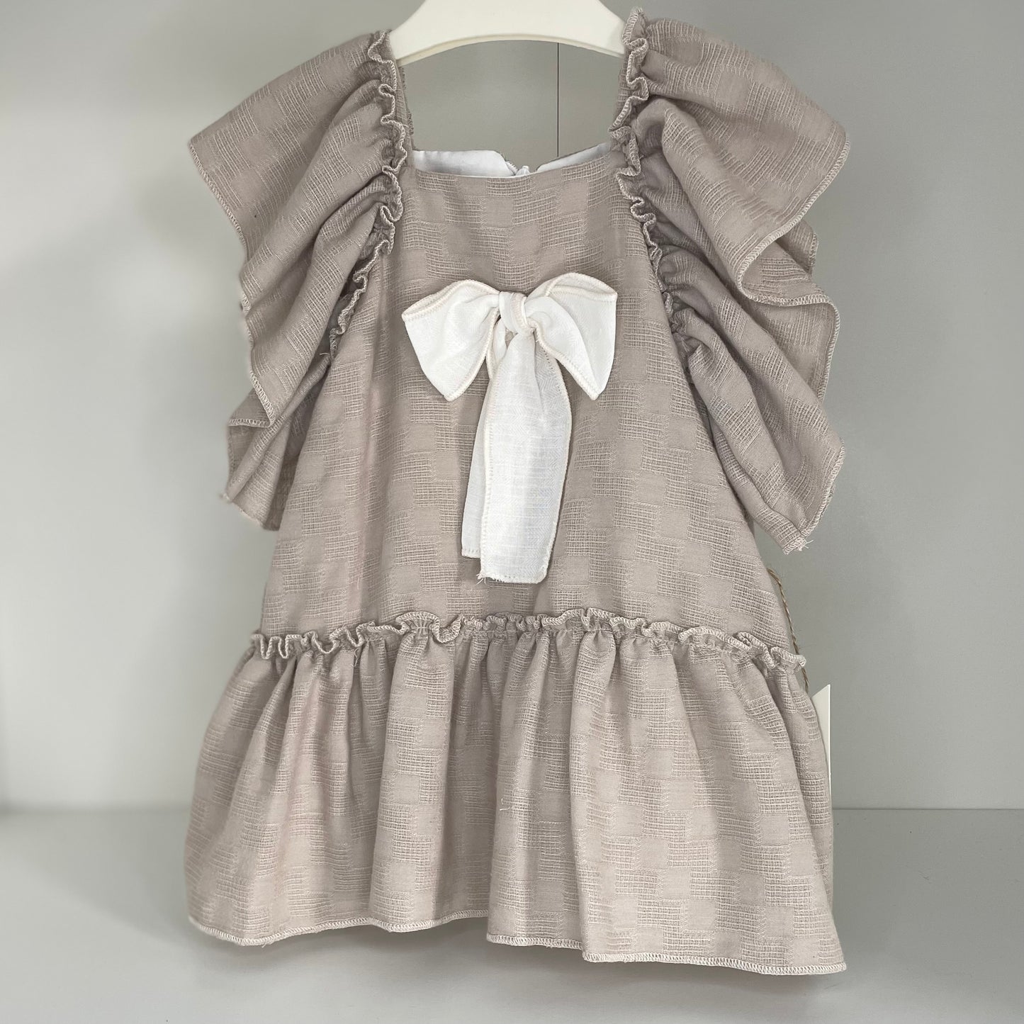 Robe bébé taupe volant noeud