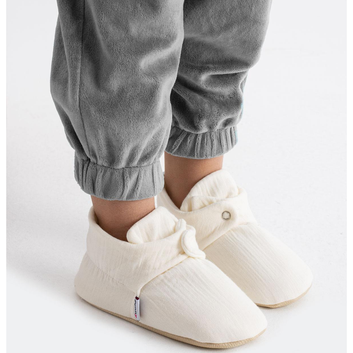 Chaussons souples bébé – Bouton-pression & maintien doux