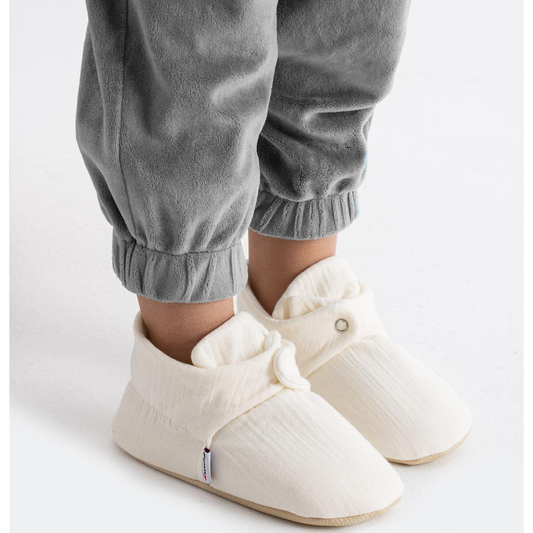 Chaussons souples bébé – Bouton-pression & maintien doux
