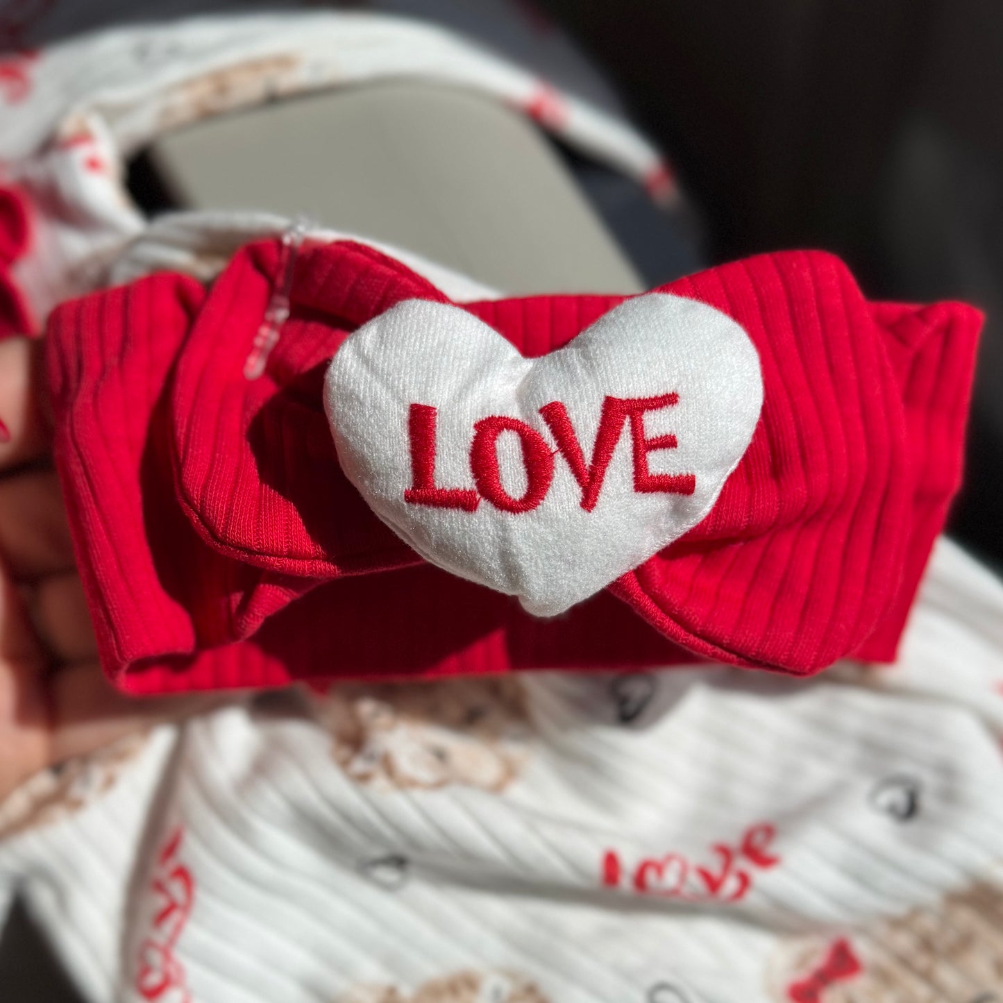 Robe bébé imprimé oursons et cœurs avec bandeau et chaussettes – Ensemble 3 pièces