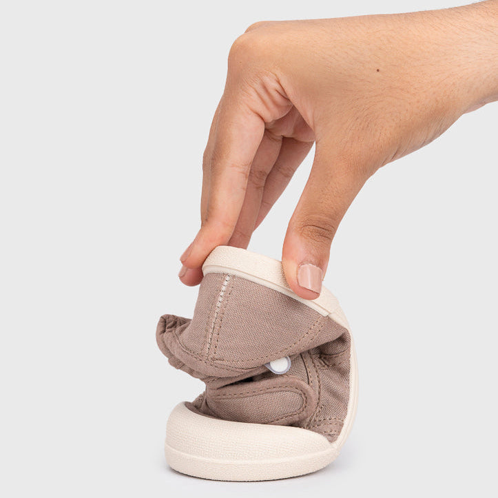 Baskets barefoot LONA V. en toile à scratchs Igor – Chaussures enfant