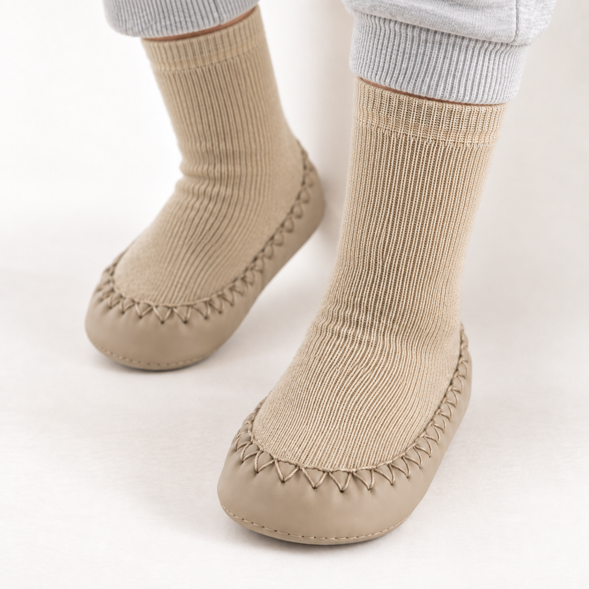 Chaussons-chaussettes antidérapants enfant – Beige – photo principale