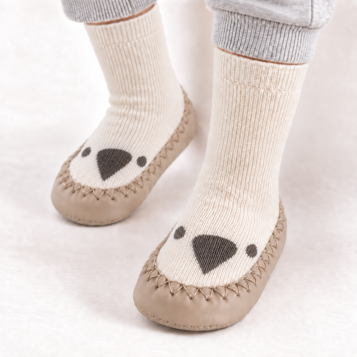 Chaussons-chaussettes antidérapants enfant – Blanc motif – photo principale