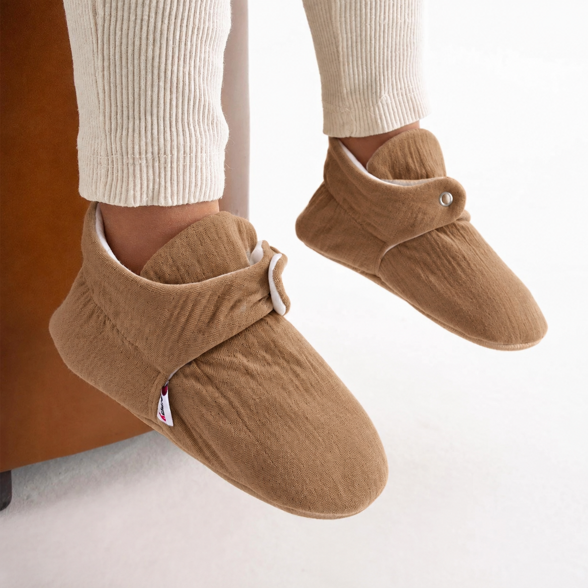 Chaussons physiologiques enfant en coton – Brun bouton – photo principale