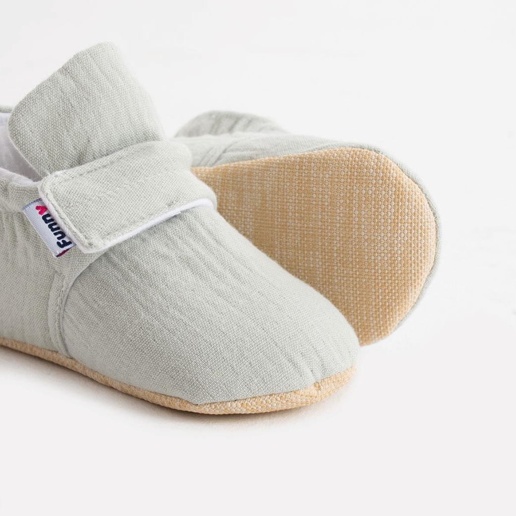 Chaussons physiologiques enfant en coton – Bouton ou velcro – couleur coton gris velcro – vue 2
