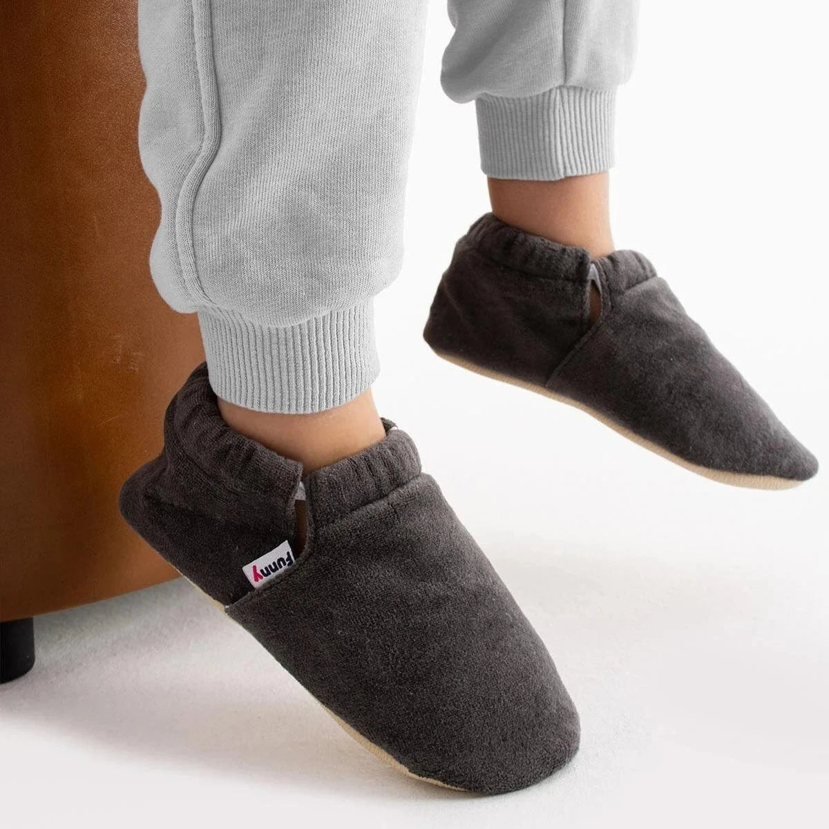 Chaussons physiologiques enfant en velours – Élastiqués – couleur velours anthracite élastique – vue 1