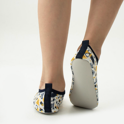 Chaussons de piscine enfant – Motifs animaux et aventure – couleur ananas – vue 1