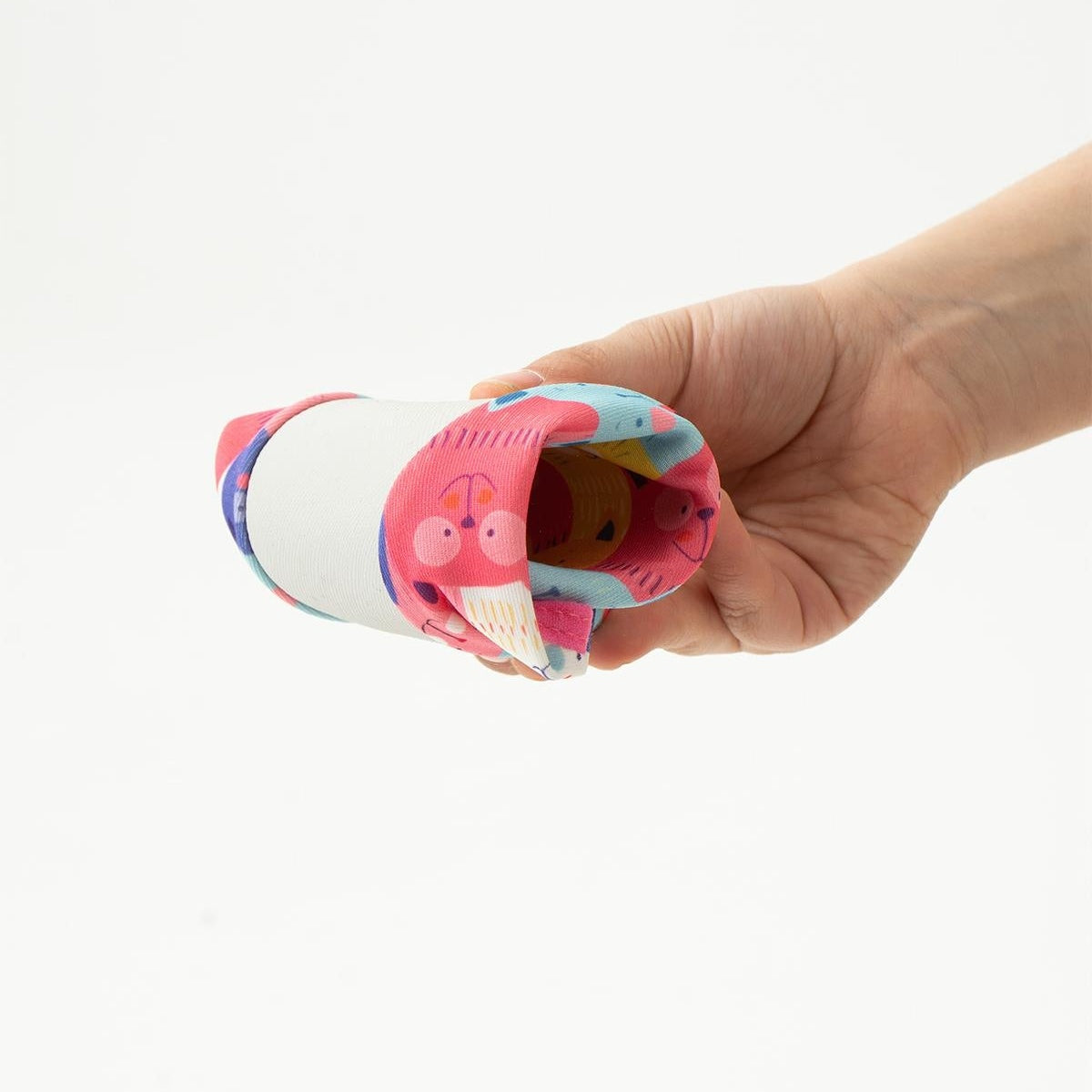 Chaussons de piscine enfant – motif chat – vue montrant la flexibilité