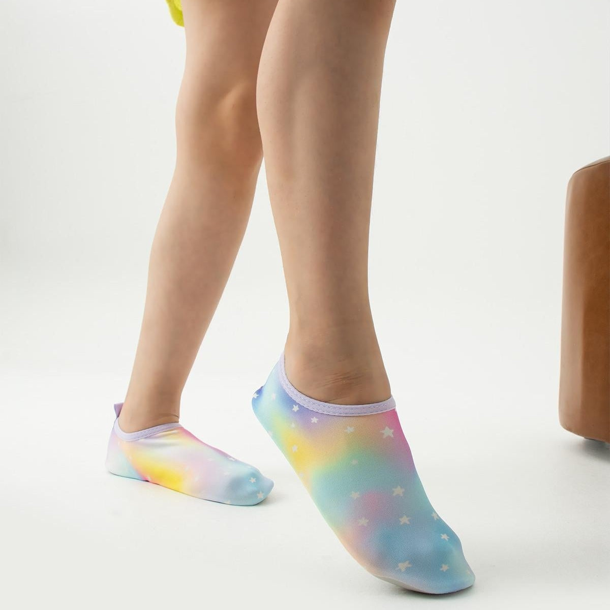 Chaussons de piscine enfant – motif étoile – vue de dessus / 3/4