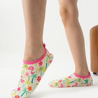 Chaussons de piscine enfant – motif flamant rose – vue de profil