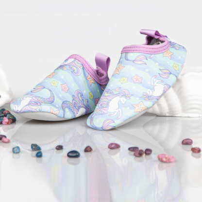 Chaussons de piscine enfant – Motifs licorne et été – couleur licorne – vue 1