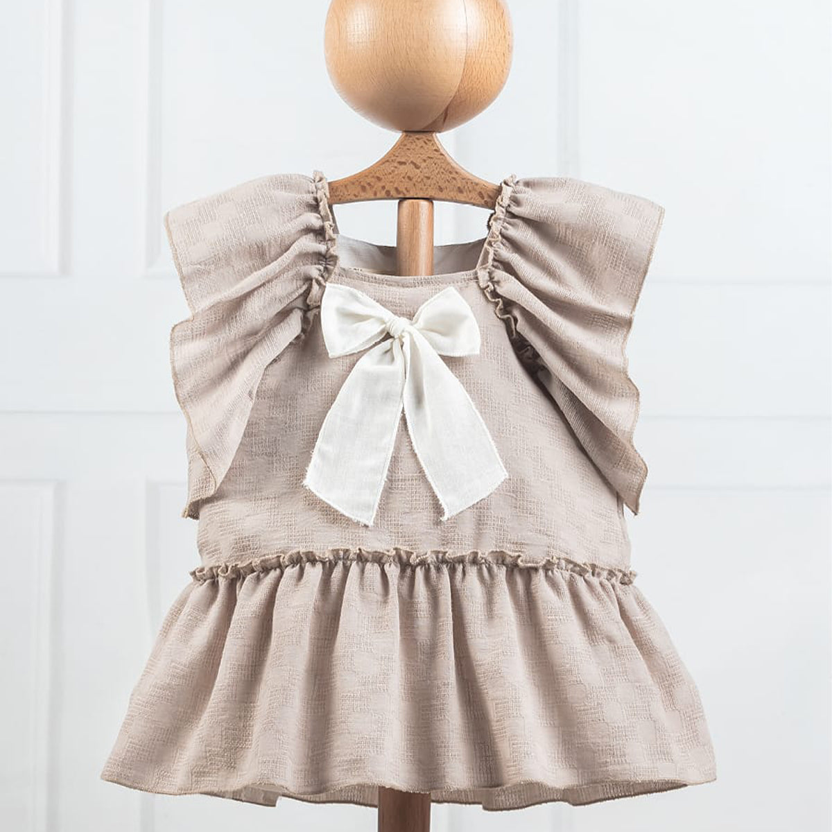 Robe bébé taupe volant noeud