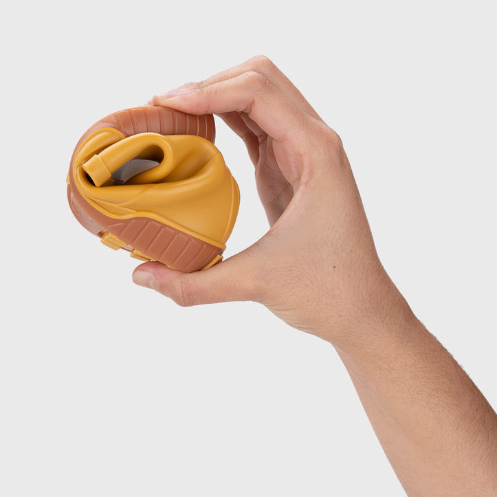 Bottes de pluie barefoot enfant IGOR PAU Amarillo – démonstration de la flexibilité